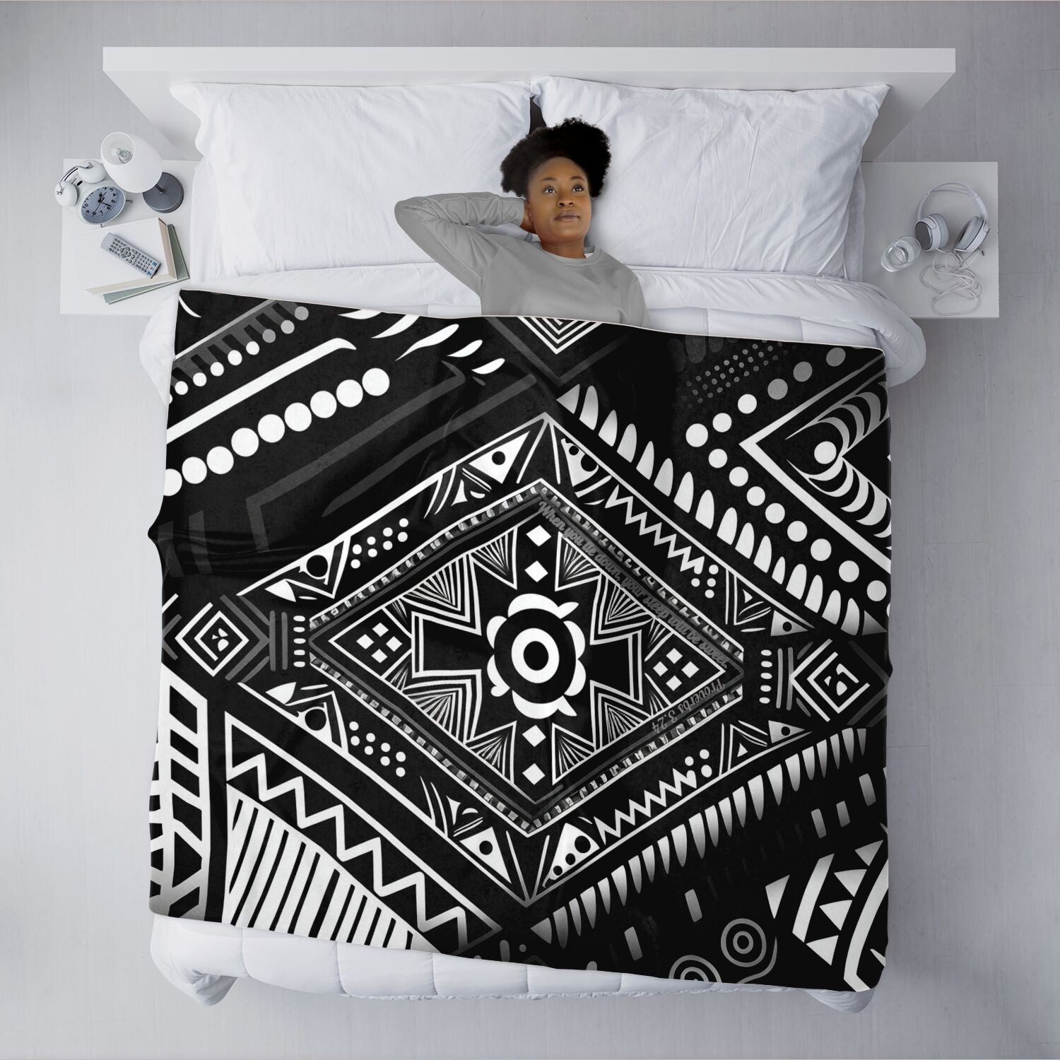 african-inspired-black-and-white-patterned-blanket